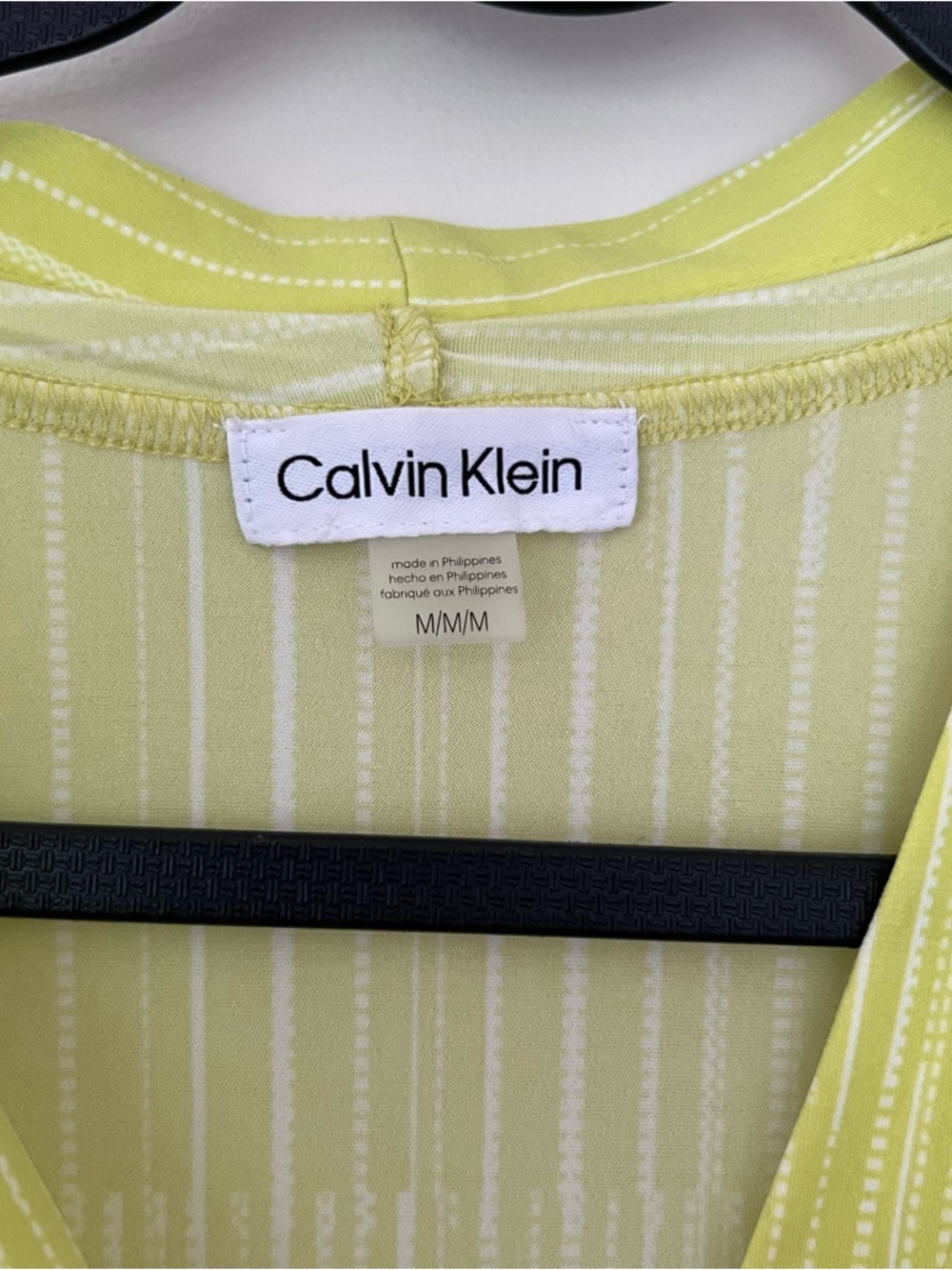 Calvin Klein Women's Pleated Geometric Striped V-Neck Top Size: Med - Picture 4 of 6